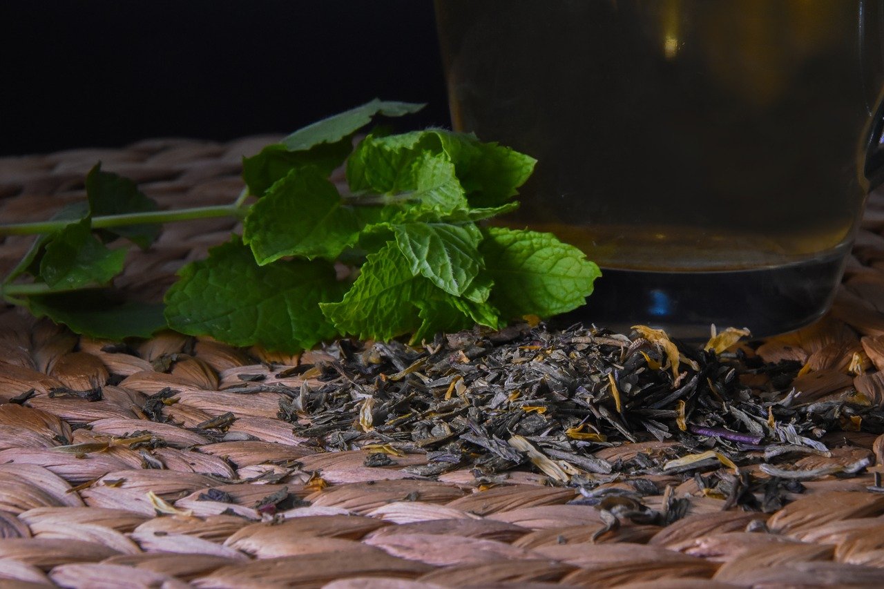 The Ultimate Buying Guide: Loose Leaf Tea vs. Tea Bags