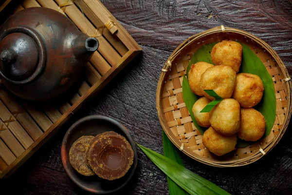 What snack pairs go with green tea and more？