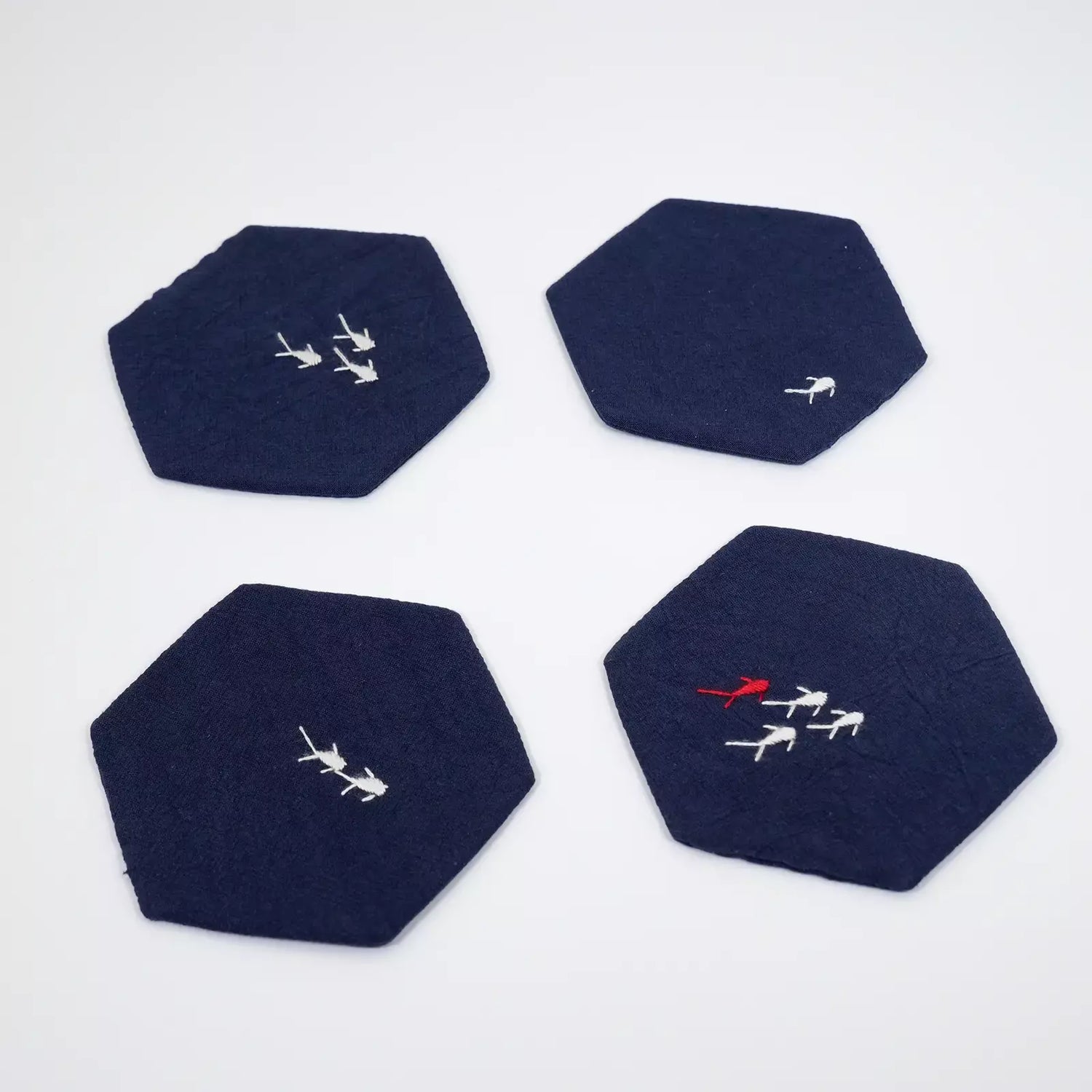 Chinese Style Hand-Embroidered Fish Coasters – Set of 4 Elegant Tea Cup Mats