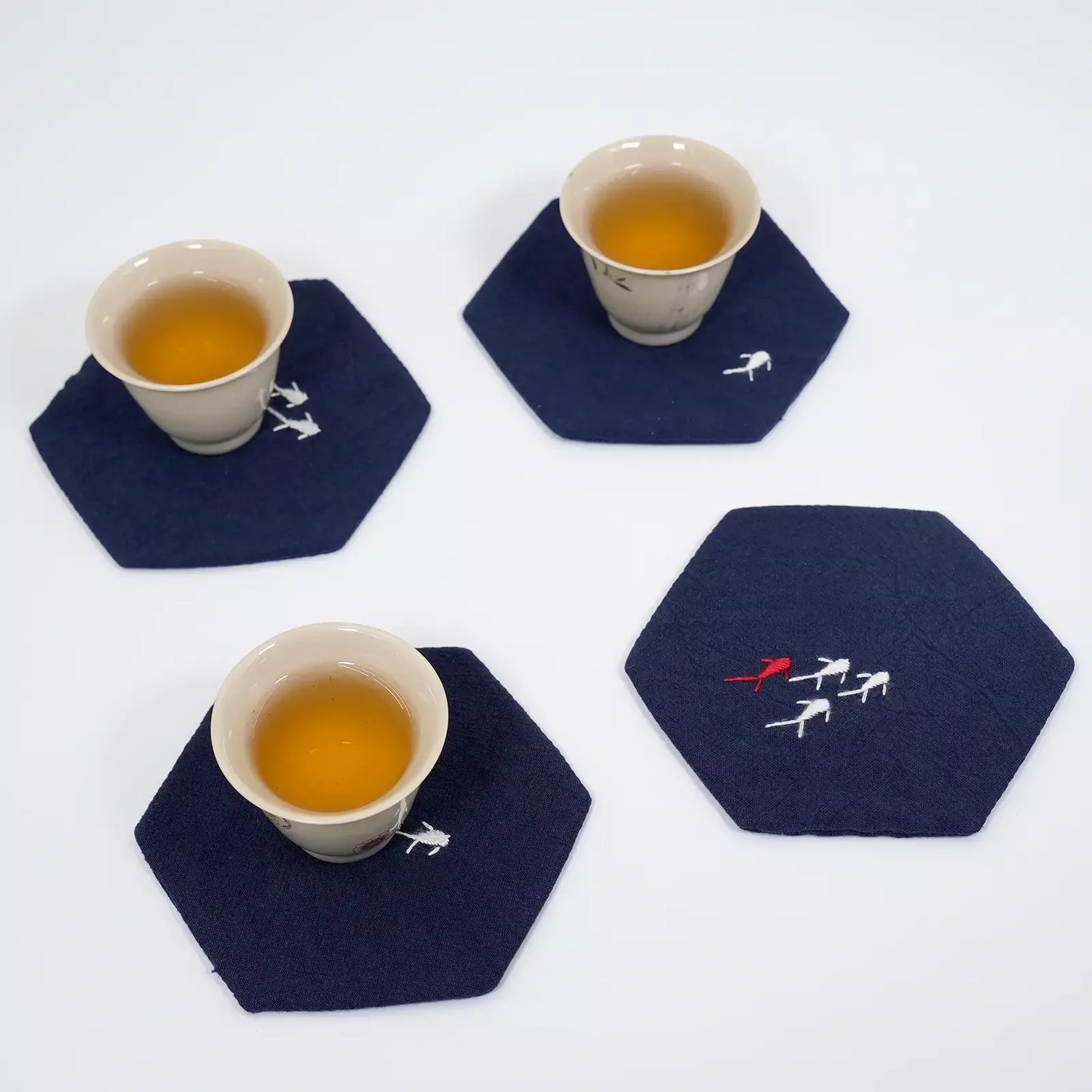 Chinese Style Hand-Embroidered Fish Coasters – Set of 4 Elegant Tea Cup Mats
