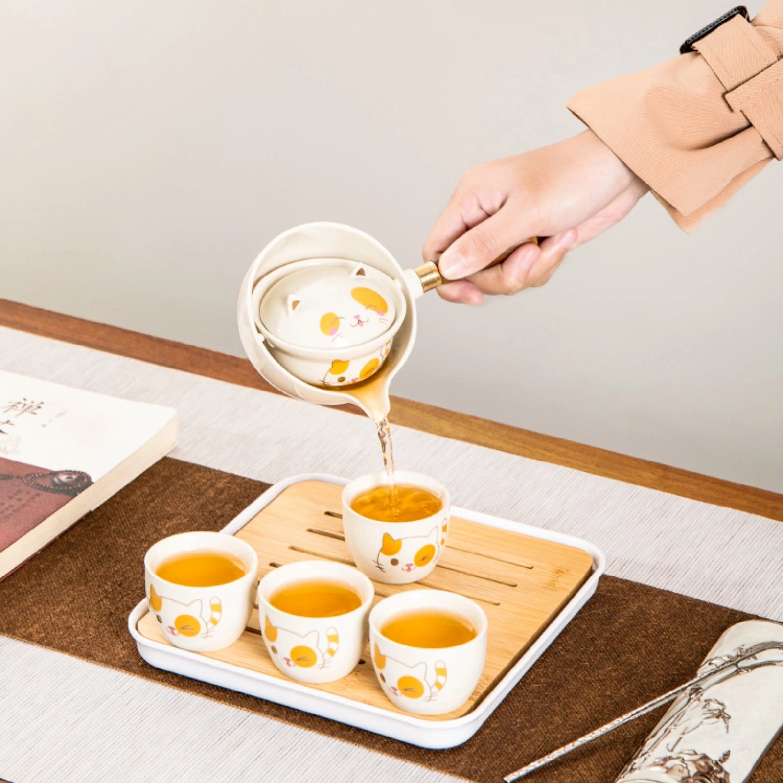 Maneki Neko 360-Degree Rotating Tea Set with Tea Tray