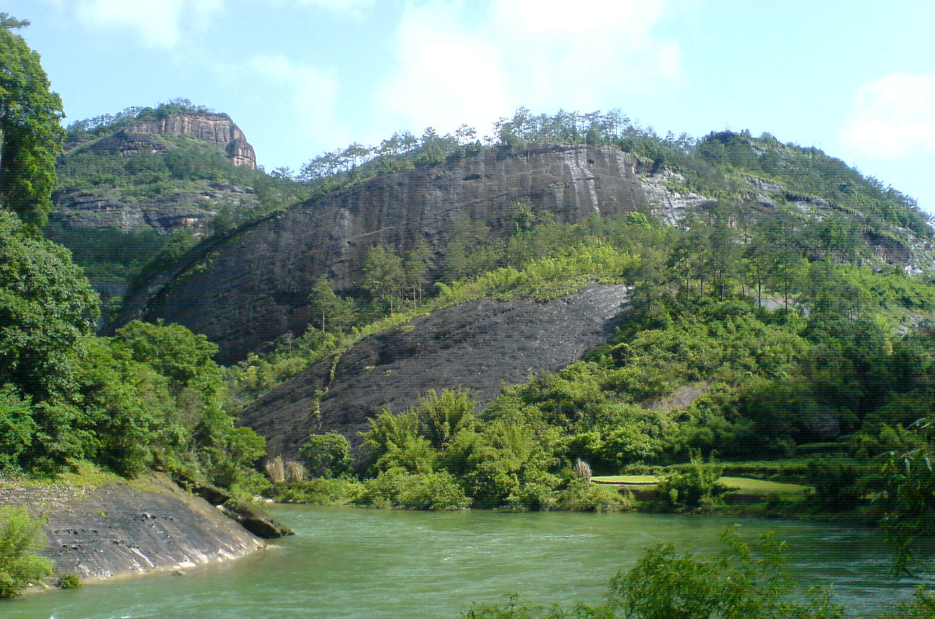 Dahongpao-is-a-typical-representative-of-Wuyi-Yan-tea