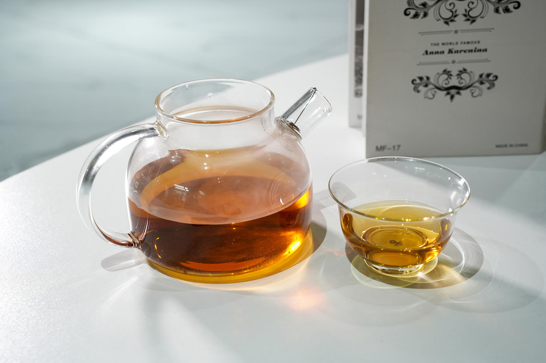 Glass-teapot-brewing-tea-soup