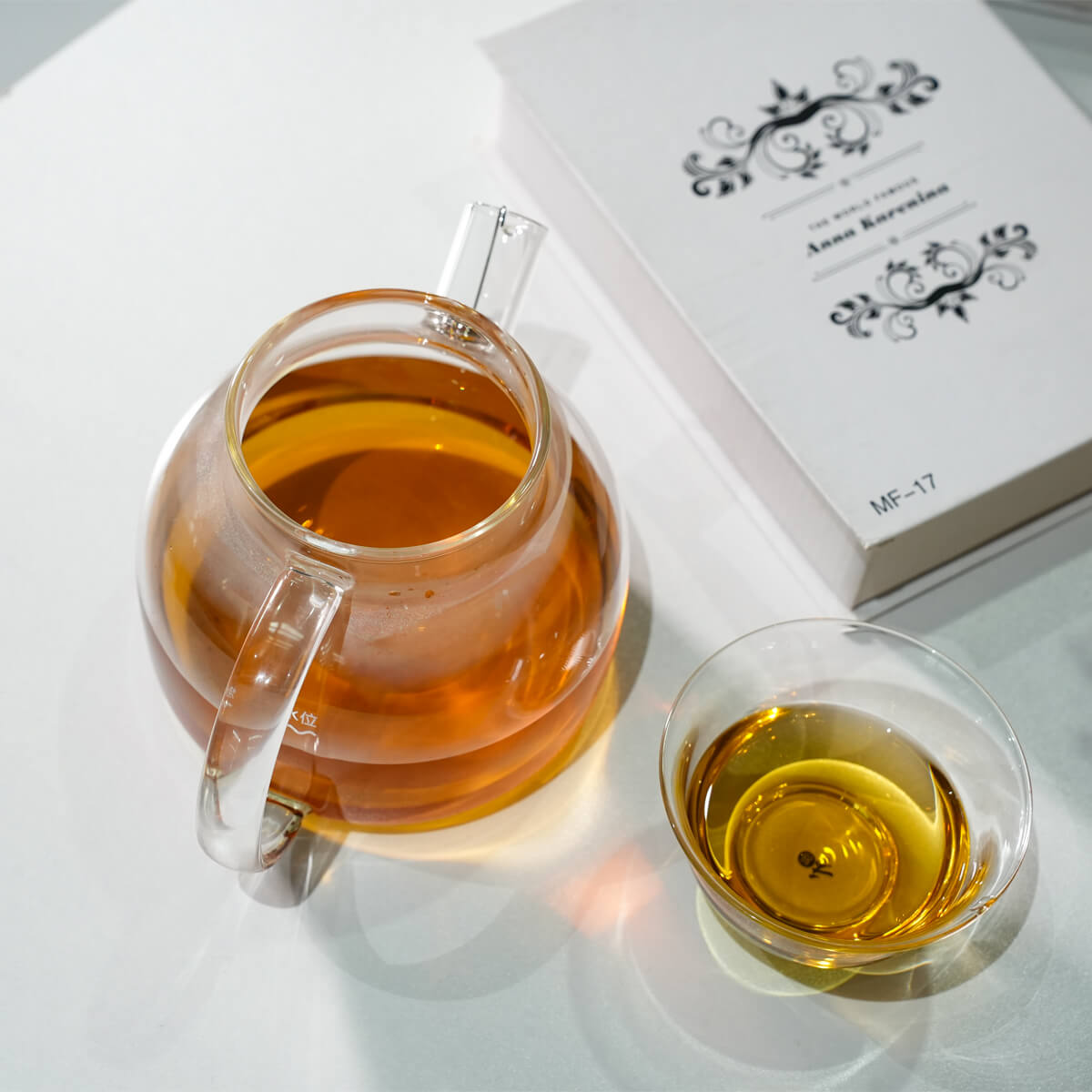 Glass-teapot-brewing-tea