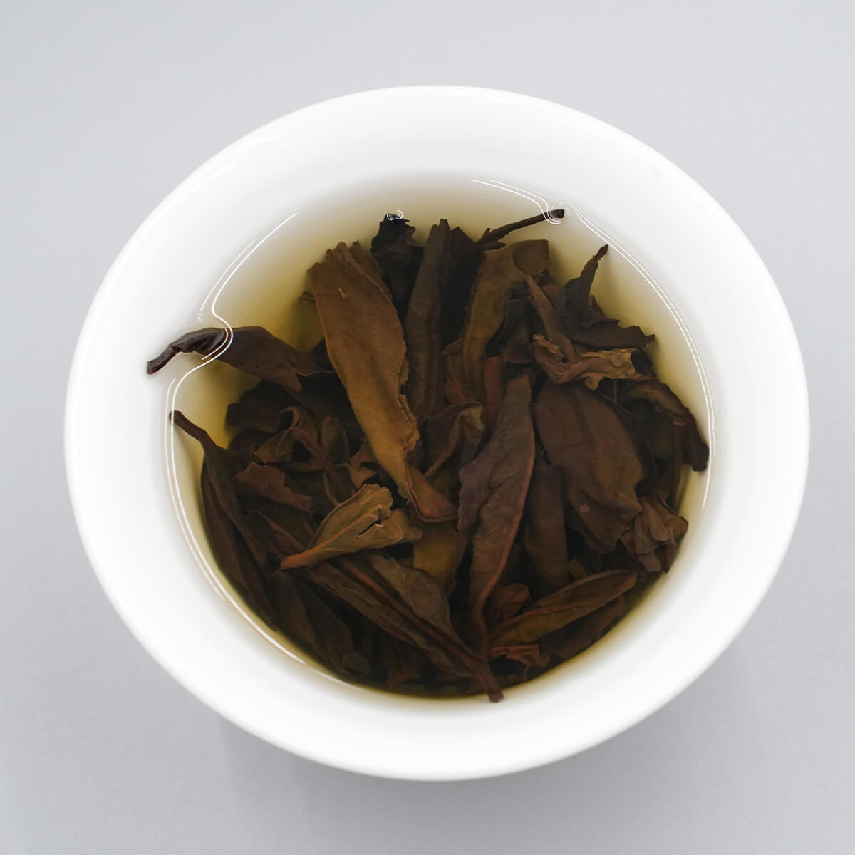 Tea-leaves-and-tea-broth-dahongpao